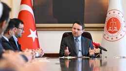 Bakan G&uuml;rlek: &Ccedil;ocuk Kavramını Yeniden Değerlendirmeliyiz