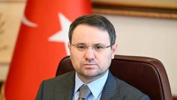 Bakan G&uuml;rlek: Kamu G&ouml;revlisine Silah &Ccedil;ekenler Hukukun &Ouml;n&uuml;nde Hesap Verecek