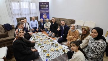 Bakan Işıkhan, Elazığ'da Depremzede Yıldırım Ailesinin İftar Sofrasına Konuk Oldu