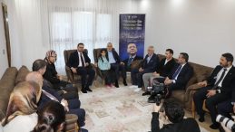 Bakan Işıkhan Elazığ'da Depremzedelerin İftar Sofrasını Ziyaret Etti