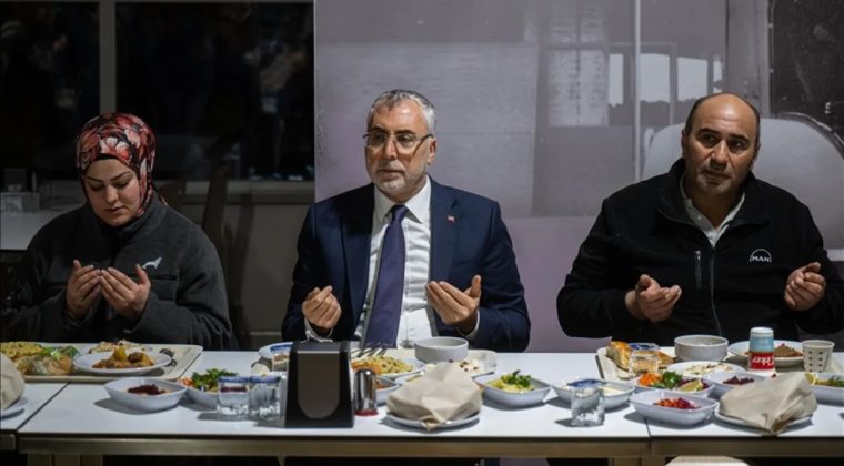 Bakan Işıkhan, İlk İftarını Fabrika İş&ccedil;ileriyle Ger&ccedil;ekleştirdi