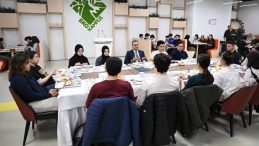 Bakan Kacır, İlk İftarını &Ouml;ğrencilerle Ger&ccedil;ekleştirdi