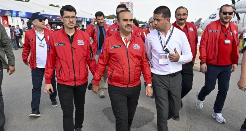 Bakan Kacır'dan Teknofest kuşağına destek