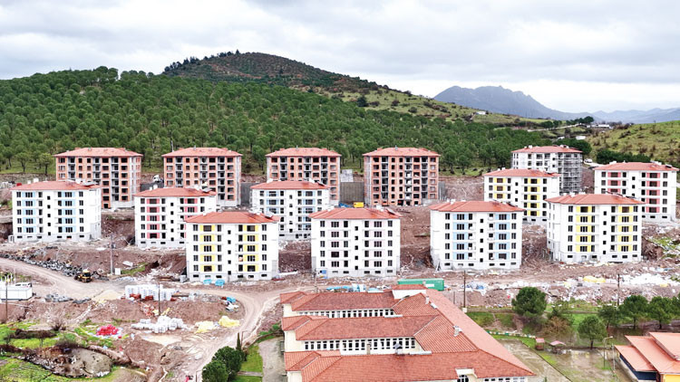 Bakan Kurum Duyurdu: Sındırgı’da Yeni Konutlar Yükselmeye Başladı