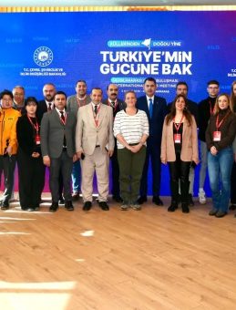 Bakan Kurum, Kahramanmaraş'ta Yabancı Medya Temsilcileriyle Bir Araya Geldi