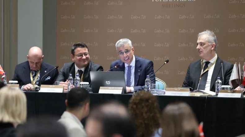 Bakan Memişoğlu: "Geleceğe y&ouml;n veren bir sağlık sistemini inşa edeceğiz"