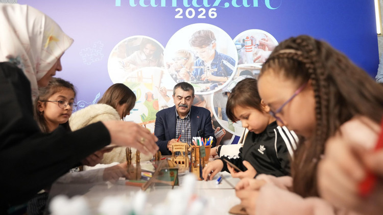 Bakan Tekin, 'K&uuml;lliye'de Ramazan' Etkinlik Alanını Ziyaret Etti