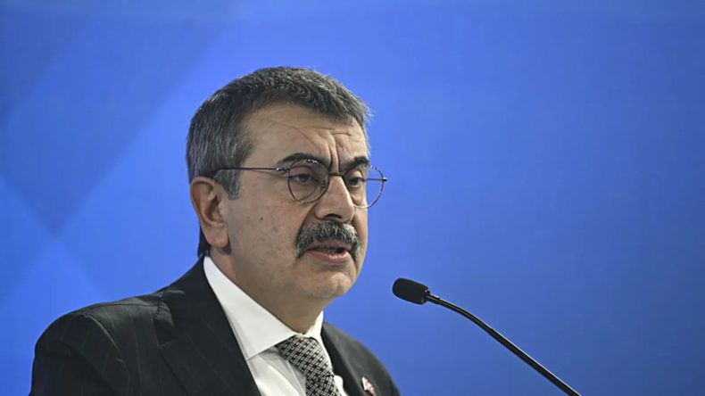 Bakan Tekin: Eğitim &Ouml;ğretim Yılına 'Bayrak Sevgisi' Temasıyla Başladık