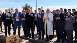 Bakan Tekin Şanlıurfa&rsquo;da Deprem Şehitlerini Andı