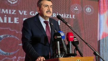 Bakan Tekin Şehit Yakınlarıyla İftar Yemeği Ger&ccedil;ekleştirdi