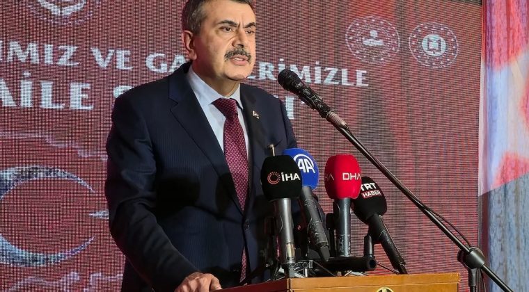 Bakan Tekin Şehit Yakınlarıyla İftar Yemeği Ger&ccedil;ekleştirdi