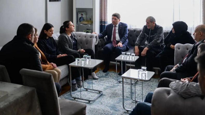 Bakan Tun&ccedil;, Atlas &Ccedil;ağlayan'ın Ailesine Taziye Ziyareti Ger&ccedil;ekleştirdi