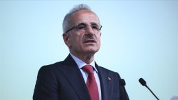 Bakan Uraloğlu: 15 Yaşından K&uuml;&ccedil;&uuml;k &Ccedil;ocuklar Sosyal Paylaşım Sitelerinde Hesap A&ccedil;amayacak