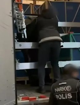 Bakan Yerlikaya Duyurdu: Edirne'de 240 Kilogram Uyuşturucu Ele Ge ge&ccedil;irildi