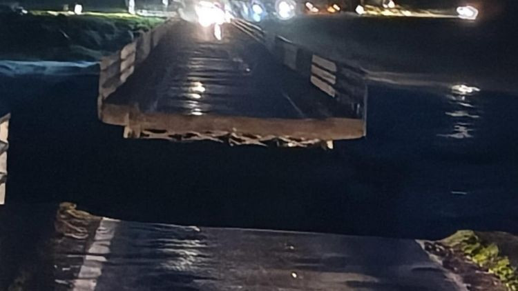 Balıkesir&rsquo;de Şiddetli Yağış: K&ouml;pr&uuml; Yıkıldı