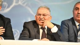 Başkan B&uuml;y&uuml;kkılı&ccedil; İmzaladı, &Ccedil;alışanların Y&uuml;z&uuml; G&uuml;ld&uuml;! Kayseri&rsquo;de Toplu İş S&ouml;zleşmesi Coşkuyla Kutlandı