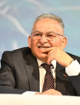 Başkan B&uuml;y&uuml;kkılı&ccedil; İmzaladı, &Ccedil;alışanların Y&uuml;z&uuml; G&uuml;ld&uuml;! Kayseri&rsquo;de Toplu İş S&ouml;zleşmesi Coşkuyla Kutlandı