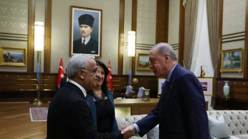 Başkan Erdoğan, DEM Parti Heyetini Ağırladı! G&uuml;ndemde Ter&ouml;rs&uuml;z T&uuml;rkiye S&uuml;reci Var