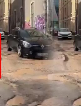 Başkan Saygılı, altyapı mağduriyeti yaşayan esnafa destek vererek İZBB'ye y&uuml;klendi!