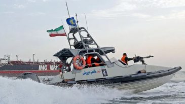 Basra K&ouml;rfezi&rsquo;nde İran'ın 2 Tankere Saldırısı: 15 Yabancı M&uuml;rettebat G&ouml;zaltında!