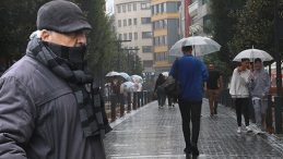 Batı b&ouml;lgelerden yurda giriş yapacak: Yarın başlıyor! Meteoroloji uyardı: G&ouml;k g&uuml;r&uuml;lt&uuml;l&uuml; sağanak ve kar geliyor