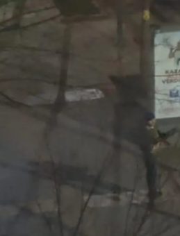 Batman'da korku dolu anlar! Kalaşnikofla rastgele etrafa ateş a&ccedil;tı