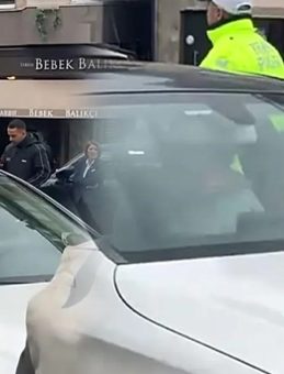 Bebek'te Şaşırtan Anlar: Kadın Otomobilin İ&ccedil;inde Dans Etti!