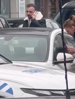 Bebek&rsquo;te Sıra Dışı Bir Olay: Trafikte Durup Ruj S&uuml;rebilen Kadın