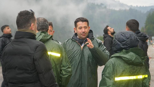 Belediye Başkanı uyardı: Çok zaruri işi olmayan ilçemize gelmesin! Okullar tatil edildi