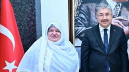 Belediye Başkanının Kıyafeti Nedeniyle Sosyal Medyada Tartışma Ortaya &Ccedil;ıktı! G&ouml;zaltılar Ger&ccedil;ekleşti