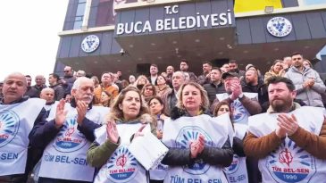 Belediye &Ccedil;alışanlarının &Uuml;cretlerinin &Ouml;denmemesi Nedeniyle İş Bırakma Eylemi