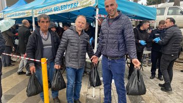Belediye, Tonlarca &Uuml;cretsiz Dağıttı: 1 Saat İ&ccedil;inde T&uuml;kendi