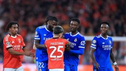 Benfica-Real Madrid Ma&ccedil;ında Irk&ccedil;ılık Skandalı! Vinicius Junior Sahayı Terk Etti