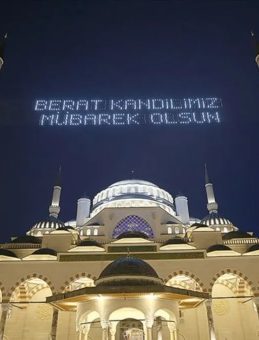 Berat Kandili Coşkuyla Kutlandı: 81 İlde Dualar Semaya Yükseldi