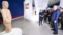 Berlin&rsquo;de Taş Tepeler Sergisi A&ccedil;ıldı: Bakan Ersoy 12 Bin Yıllık Tarihi Sunuyor