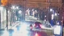 Beşiktaş&rsquo;ta Sollama Yapan 22 Yaşındaki Berat Hayatını Kaybetti; Kaza Anı G&uuml;venlik Kamerasında