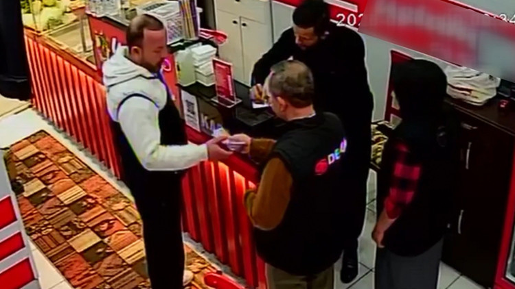 Beyoğlu'nda Dolandırıcılık Olayı: &Ccedil;iğ K&ouml;fteciyi Can Evinden Vurdu