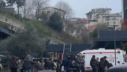 Beyoğlu'nda Korkun&ccedil; Olay: &Uuml;niversitede Bı&ccedil;aklı 'D&ouml;nem &Ouml;devi' Tartışması!