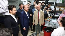 Bilal Erdoğan ve TİKA Başkanı Eren, Bangladeş'teki M&uuml;lteci Kampı ve Hastaneyi Ziyaret Etti