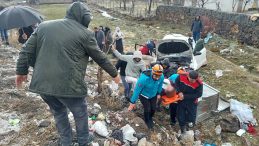 Bing&ouml;l'de Kaza: Devrilen Ara&ccedil;ta 7 Yaralı