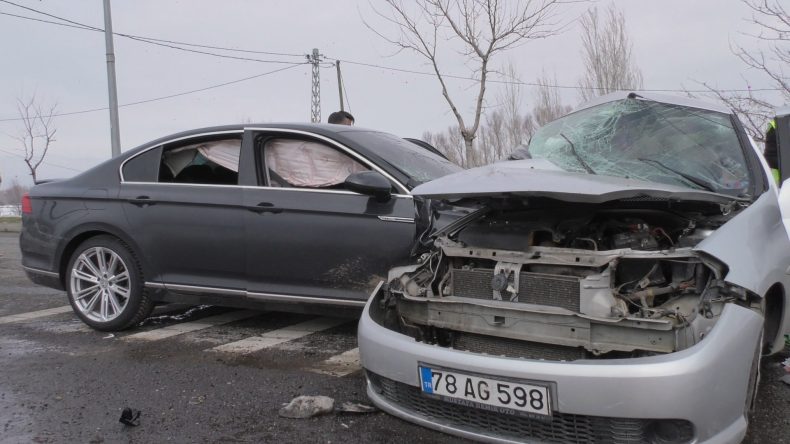 Bing&ouml;l'de Otomobil Kazası: 1 &Ouml;l&uuml;, 5 Yaralı!
