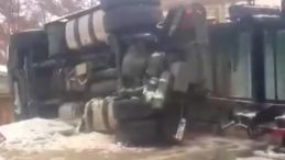 Bing&ouml;l'de Y&uuml;rekleri Ağızlara Getiren Kaza: Doğalgaz Taşıyan TIR Devrildi!