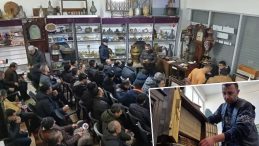 Bir Hediyeyle Hayatını Değiştiren Gen&ccedil;: Topladıklarını İş Yerinde Sergiliyor!