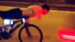 Bisikletli Gen&ccedil;ten Acı Kaza: Otomobille &Ccedil;arpıştı