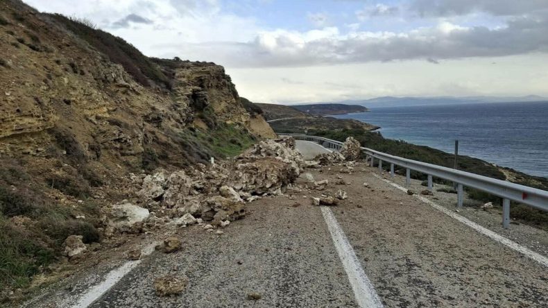 Bozcaada'da Sağanak Sonrası Heyelan Oluştu