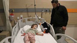 Bu nasıl vicdansızlık! Baba ile 14 aylık kızı komşuları tarafından darbedildi