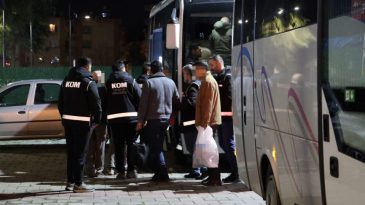 Buca Belediyesi'ne Operasyonda 26 Ş&uuml;pheli Adliyede