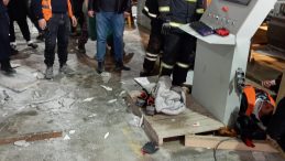 Burdur'da Endişe Verici Durum: Kesim İşlemi Sırasında Mermer Bloku D&uuml;şt&uuml;! 5 Yaralı