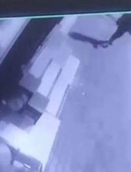 Bursa'da Akılalmaz Olay: Otomobilleri Tahrip Ettiler!