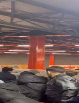 Bursa'da G&ouml;r&uuml;lmemiş İzdiham: Mağaza A&ccedil;ılışı Coşkuyla Kutlandı!